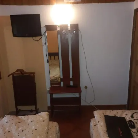 Double Room With Private Bathroom By Osteria Constantino Targoviste Exterior photo
